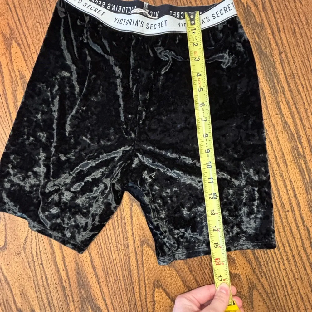 Victoria’s Secret black velvet bike short and matched cropped long sleeve top M - Picture 3 of 9